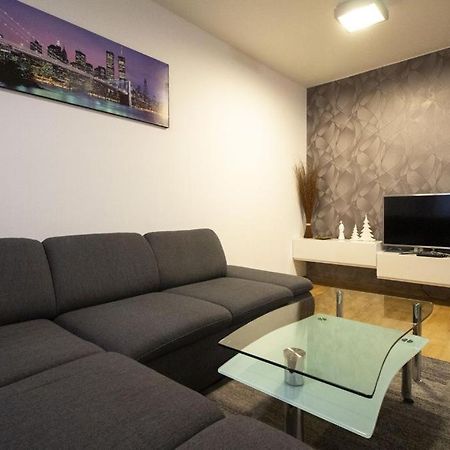 Apartman Adam Velky Slavkov Luaran gambar