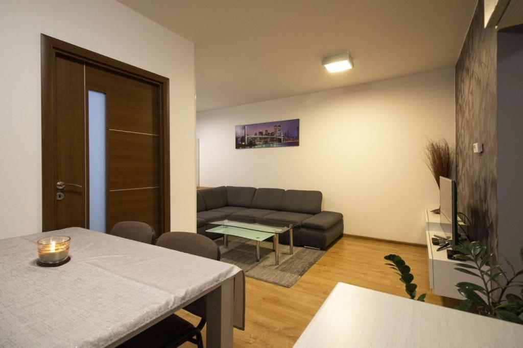 Apartman Adam Velky Slavkov Luaran gambar